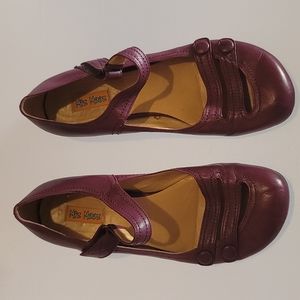 Miz Mooz flats size 8.5